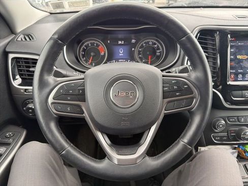 Used 2019 Jeep Cherokee Limited image 9