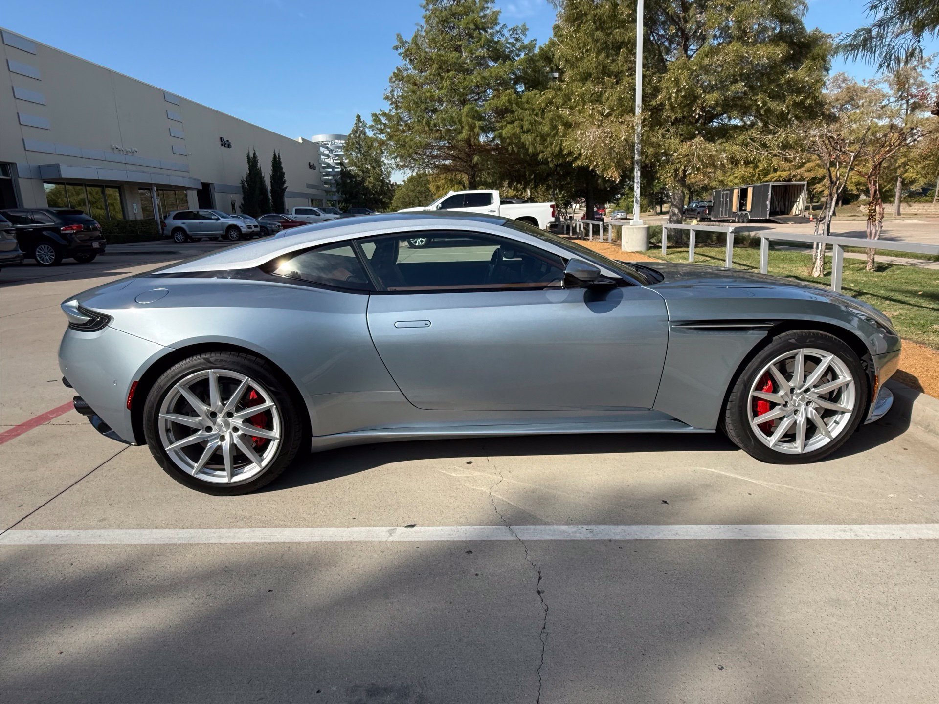 Used 2018 Aston Martin DB11 V12 RWD image 4