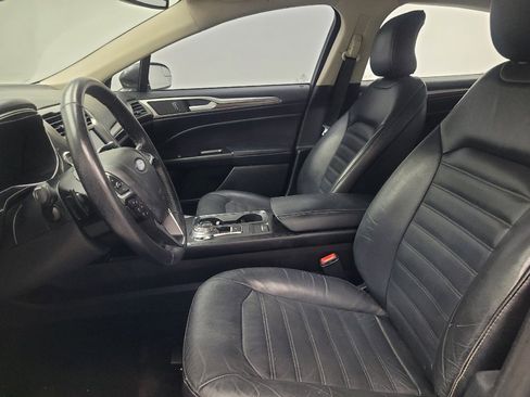 Used 2017 Ford Fusion SE w/ Fusion SE Technology Package FWD image 17