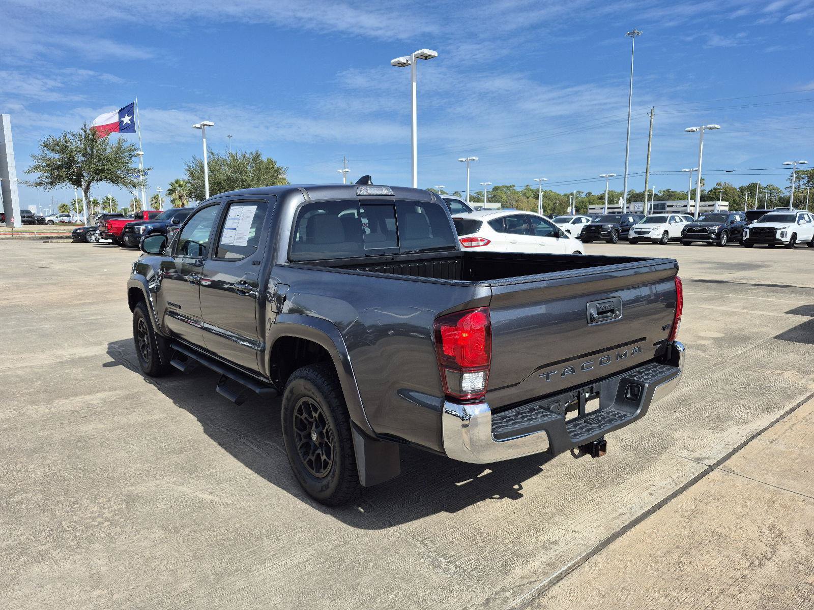 Used 2022 Toyota Tacoma SR5 RWD image 13