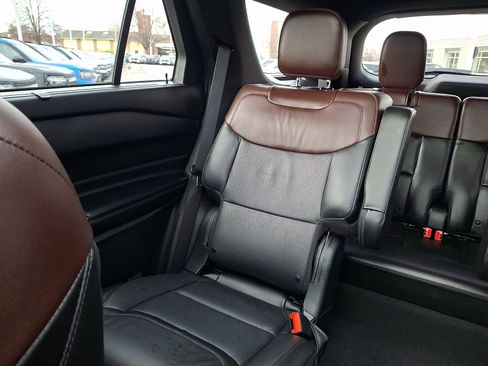 Certified 2023 Ford Explorer Platinum w/ Technology Package image 18