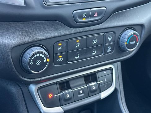 Used 2024 GMC Terrain SLE image 31