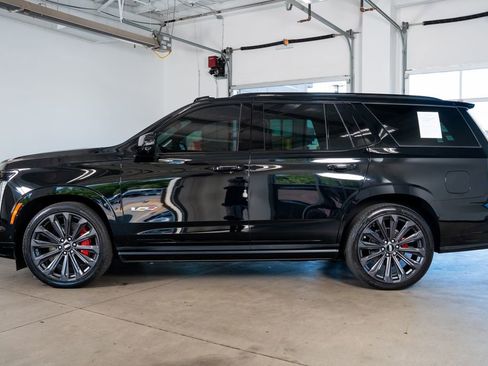 Used 2025 Cadillac Escalade V image 18