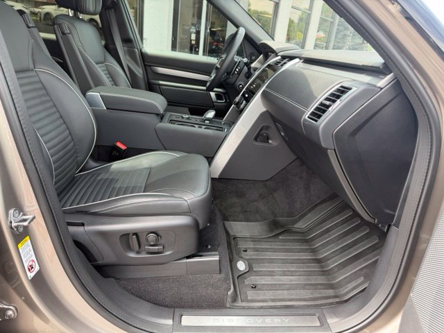 Used 2024 Land Rover Discovery Dynamic SE AWD/4WD image 35