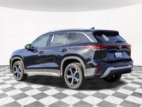 New 2025 Volkswagen Tiguan SE image 9