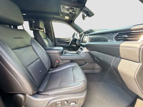 Used 2021 GMC Yukon Denali w/ Denali Premium Package image 30