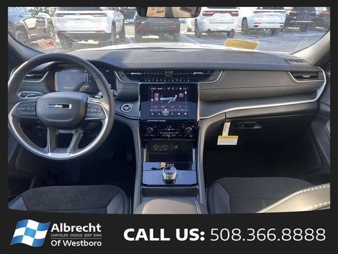 New 2025 Jeep Grand Cherokee Altitude AWD/4WD image 18