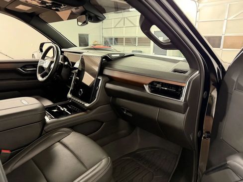 Used 2026 GMC Yukon XL Denali w/ Sun & Power Step Package AWD/4WD image 45