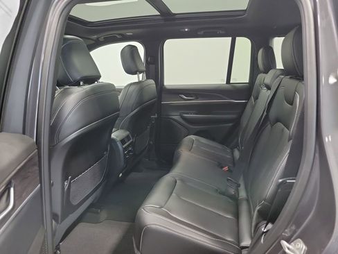 New 2025 Jeep Grand Cherokee Limited w/ Black Appearance Package image 11