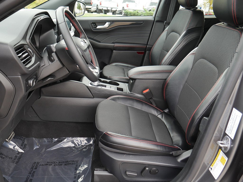 Used 2024 Ford Escape ST-Line w/ Tech Pack #1 AWD/4WD image 10