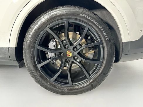 Certified 2025 Porsche Cayenne AWD/4WD image 33