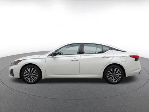 Used 2025 Nissan Altima 2.5 SV FWD image 28