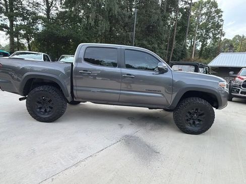 Used 2017 Toyota Tacoma TRD Off-Road w/ Tow Package (A/T) AWD/4WD image 5
