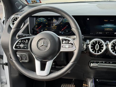 Used 2021 Mercedes-Benz GLA 250 4MATIC image 20