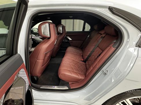 Used 2023 BMW 760i xDrive w/ Executive Package image 13