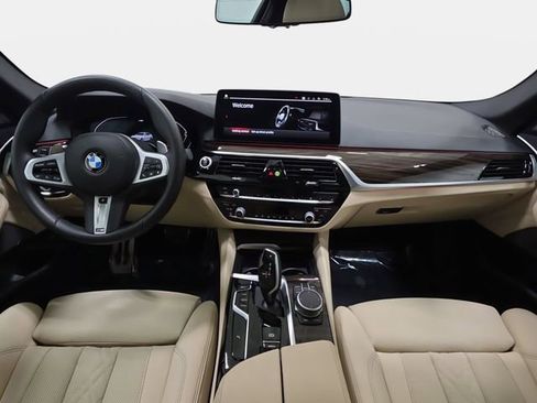 Certified 2022 BMW 540i xDrive w/ M Sport Package image 9