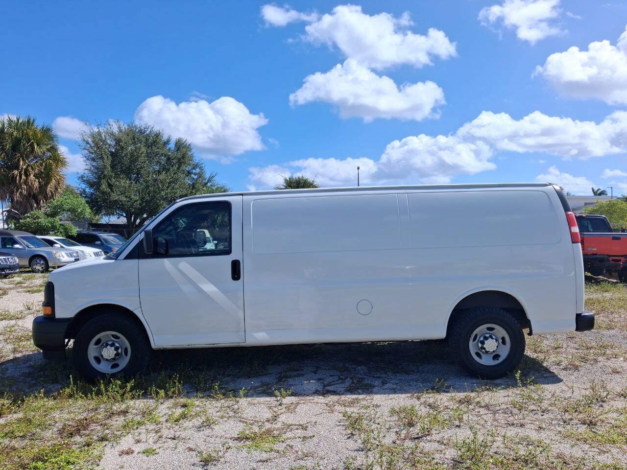 Used 2017 Chevrolet Express 2500 Extended RWD image 1