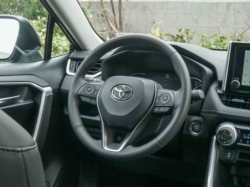Used 2025 Toyota RAV4 XLE Premium FWD image 15