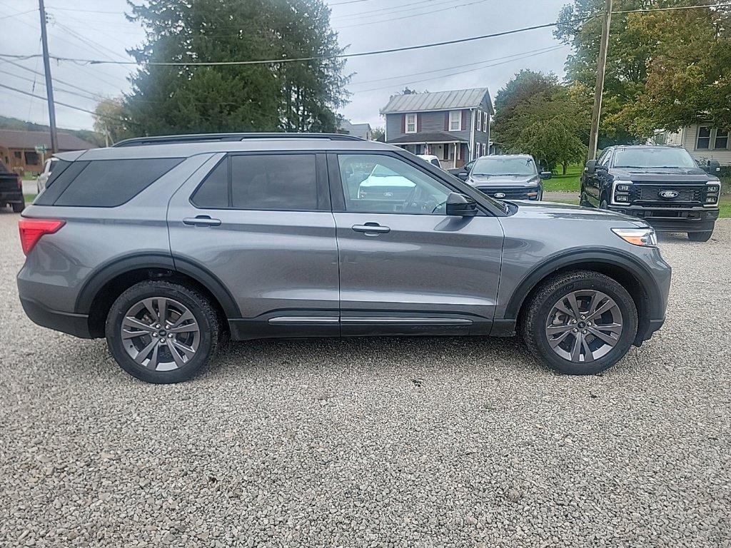Used 2024 Ford Explorer XLT w/ Equipment Group 202A AWD/4WD image 4