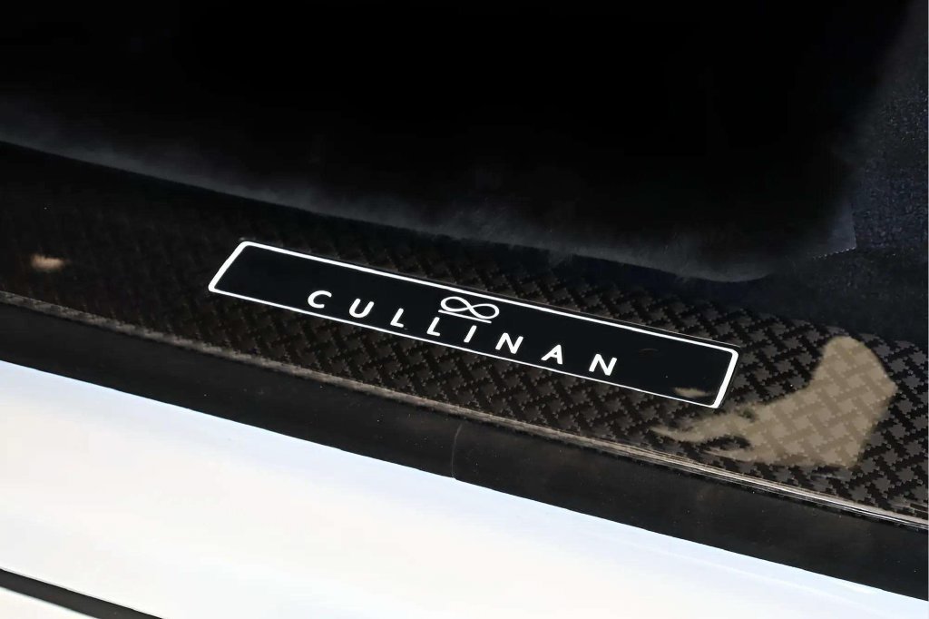 New 2027 Rolls-Royce Cullinan Black Badge AWD/4WD image 13