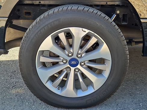 Used 2018 Ford F150 XL w/ Equipment Group 101A Mid RWD image 5