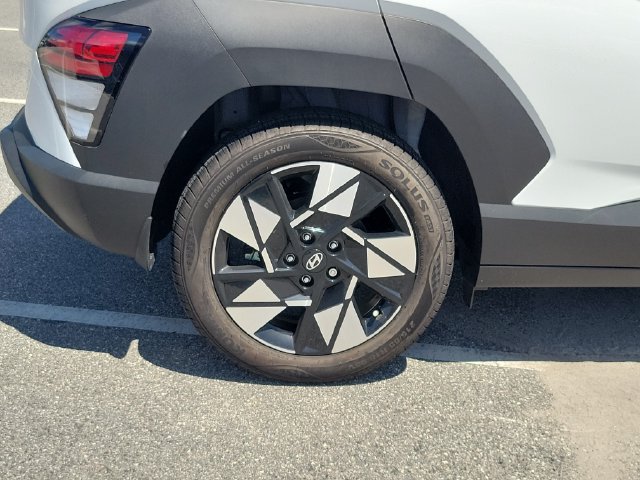 Used 2024 Hyundai Kona SEL FWD image 7