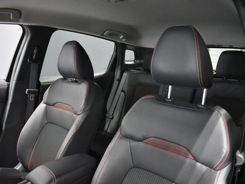 Certified 2025 Nissan Kicks SR image 16