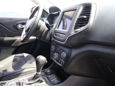 Used 2022 Jeep Cherokee Latitude Lux w/ Sun & Sound Group AWD/4WD image 10