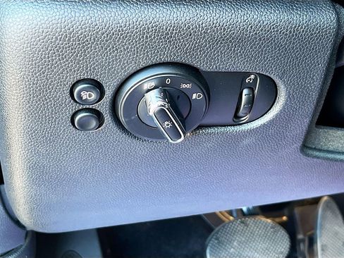 Used 2023 MINI Cooper 2-Door Hardtop image 9