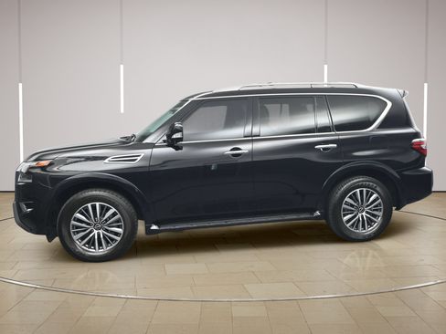 Used 2024 Nissan Armada SL w/ Captain's Chairs Package AWD/4WD image 4
