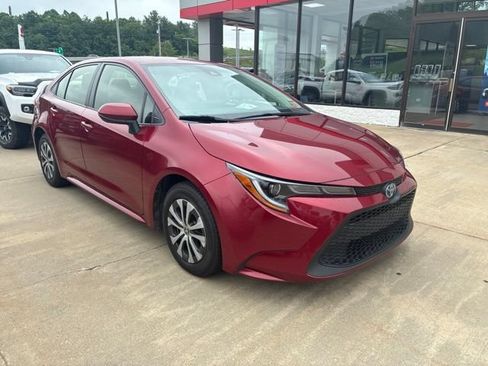 Used 2022 Toyota Corolla LE FWD image 2