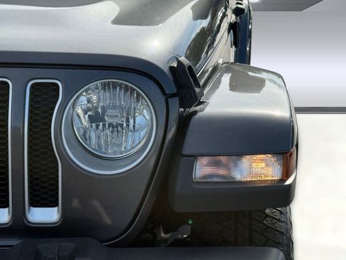 Used 2018 Jeep Wrangler Unlimited Sahara image 11