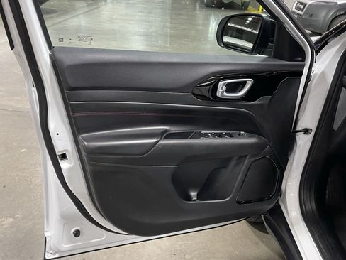 Certified 2023 Jeep Compass Trailhawk AWD/4WD image 16