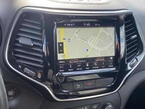 Used 2019 Jeep Cherokee Limited w/ Luxury Group image 3