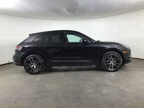 Certified 2026 Porsche Macan AWD/4WD image 8