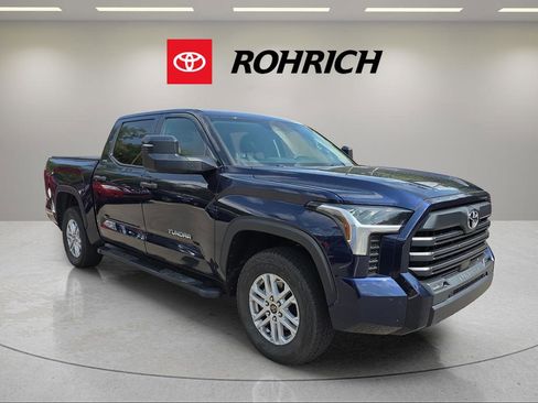Used 2022 Toyota Tundra SR5 w/ SR5 Convenience Package image 4