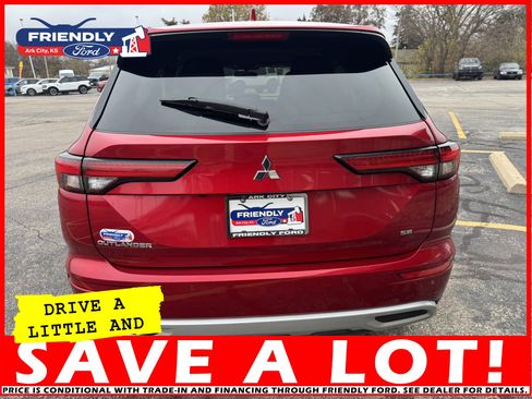 Used 2024 Mitsubishi Outlander SE image 4