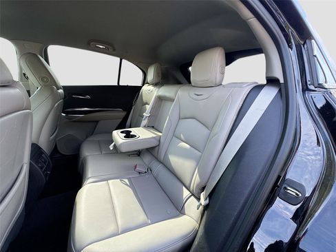 Used 2019 Cadillac XT4 Luxury w/ Cold Weather Package image 10