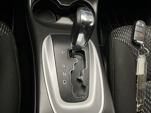 Used 2019 Dodge Journey SE image 21