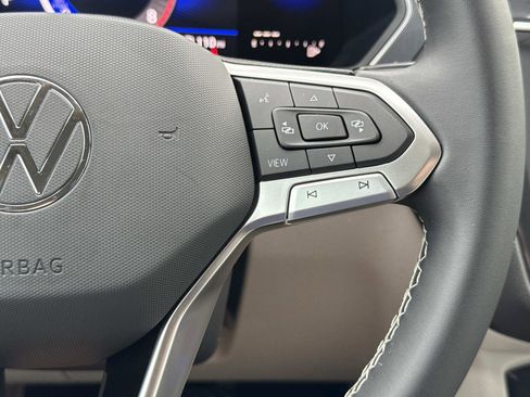 Used 2023 Volkswagen Tiguan SE image 7