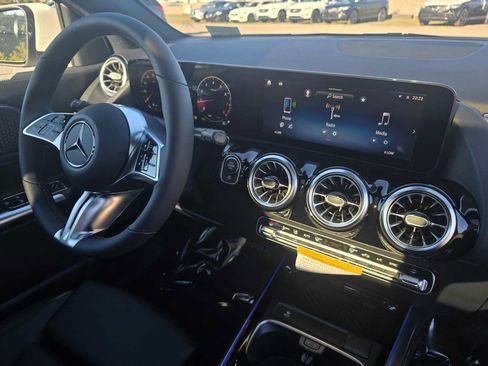 New 2026 Mercedes-Benz GLA 250 4MATIC image 10
