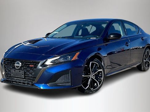 Used 2023 Nissan Altima 2.5 SR image 3