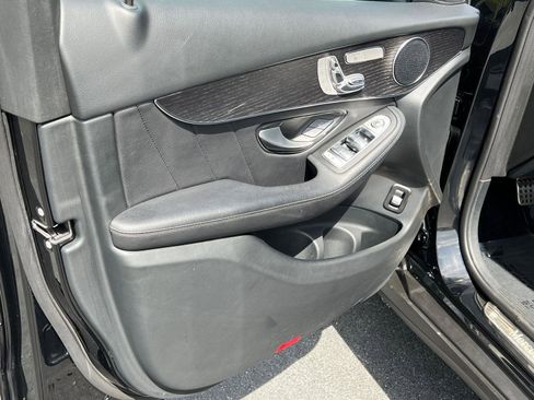 Used 2022 Mercedes-Benz GLC 300 4MATIC image 11