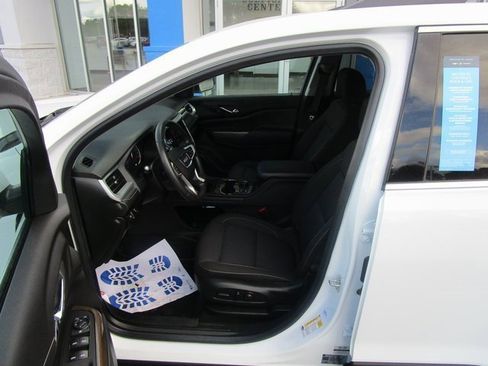 Certified 2023 GMC Acadia SLE w/ Driver Convenience Package image 17