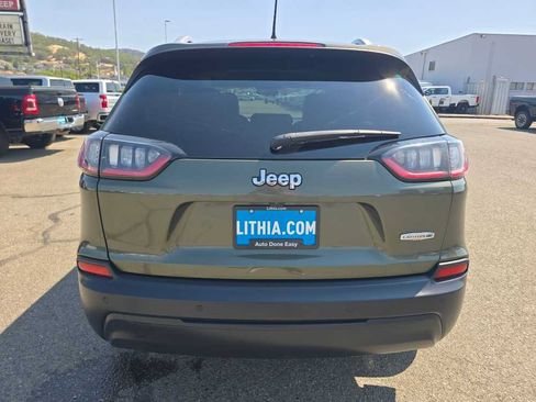 Used 2020 Jeep Cherokee Latitude Plus w/ Cold Weather Group FWD image 4