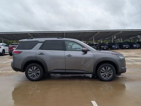 Used 2025 Nissan Pathfinder SV FWD image 6