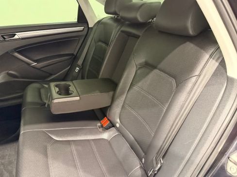 Used 2017 Volkswagen Passat 1.8T R-Line FWD image 31