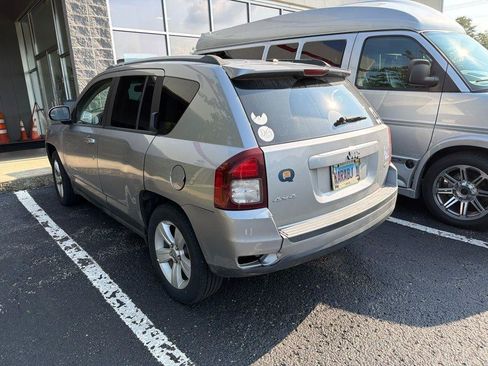 Used 2017 Jeep Compass Latitude AWD/4WD image 5
