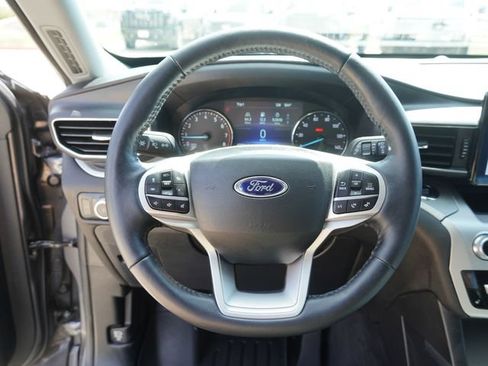 Used 2022 Ford Explorer XLT w/ Equipment Group 202A RWD image 28