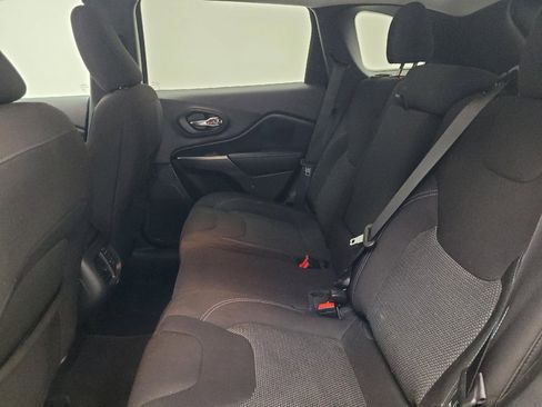 Used 2020 Jeep Cherokee Latitude FWD image 18